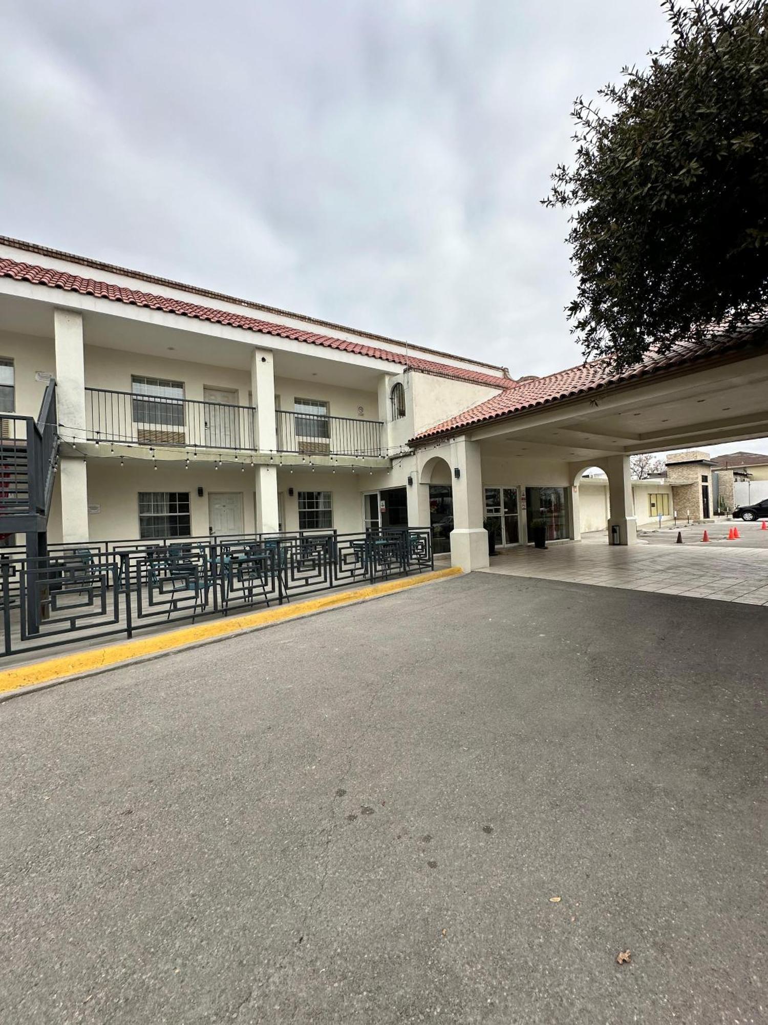 Hotel Quinta San Carlos Inn Manuel Valdez Exterior photo
